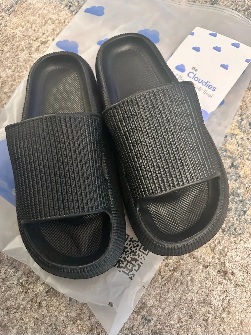 The Cloudies Men’s Black Slide Slippers - Cushioned Comfort NWOT